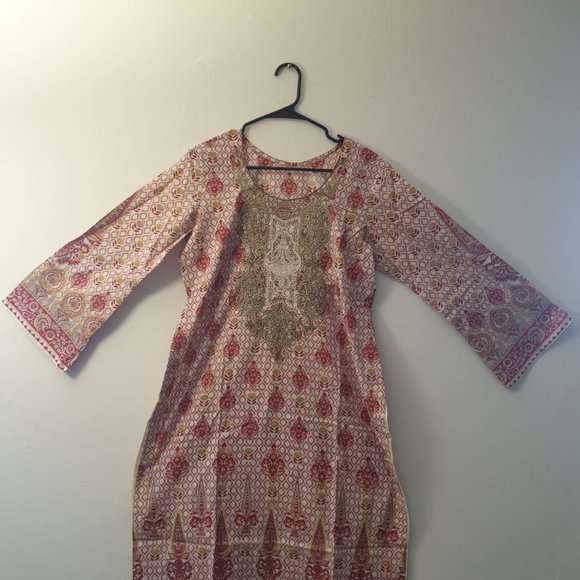 Printed 3 Pcs Lawn Suit with Embroidered Neck - Picture 5 of 7